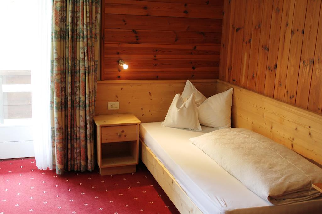 Albergo Alisander Corvara In Badia Camera foto